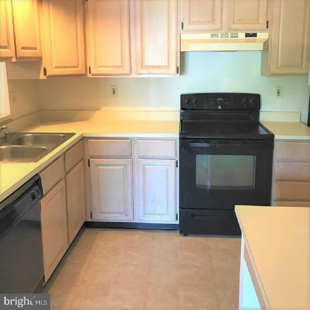 WATERS EDGE AT NORTH LAKE - Residential Lease