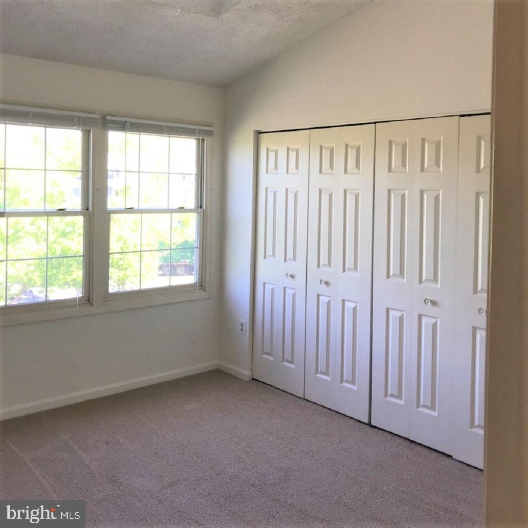 WATERS EDGE AT NORTH LAKE - Residential Lease