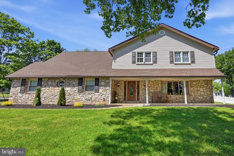 Homes For Sale - 77 Cameron Drive<br/> HOLLAND, PA 18966