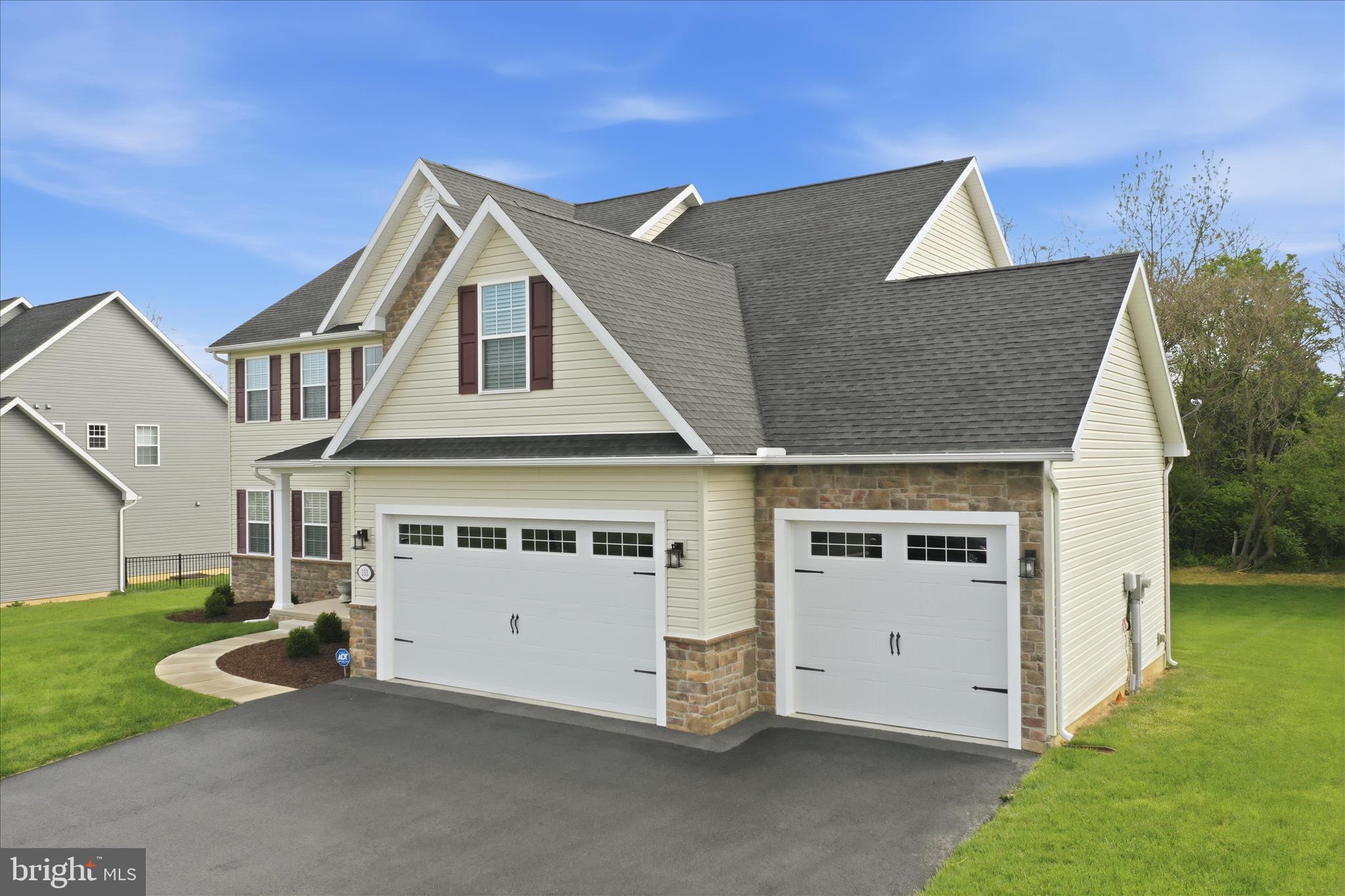 HERITAGE ESTATES WEST - Residential