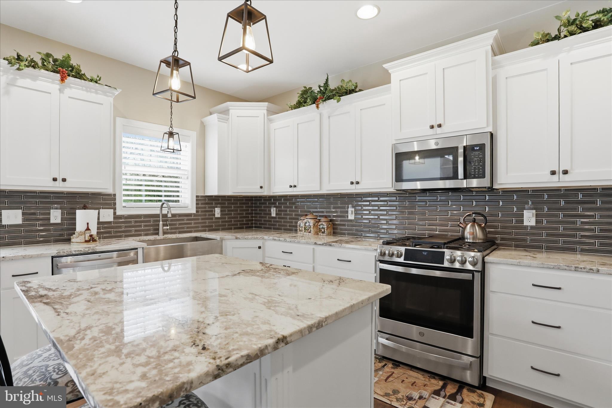 HERITAGE ESTATES WEST - Residential