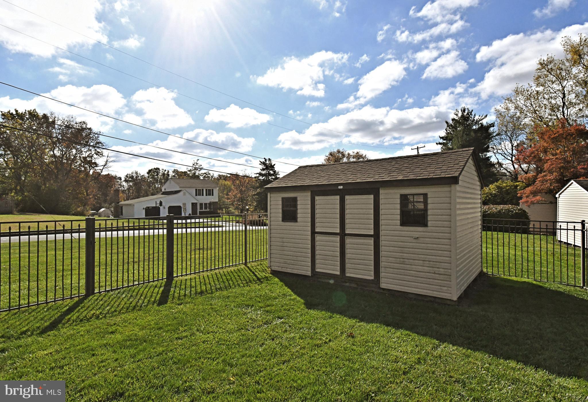 VILLAGE BROOK ESTS - Residential