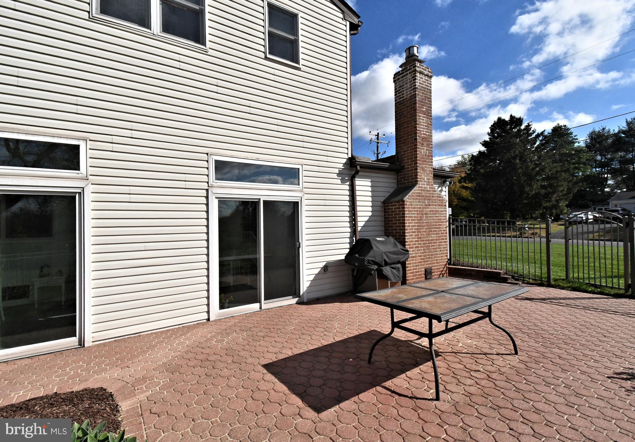 VILLAGE BROOK ESTS - Residential