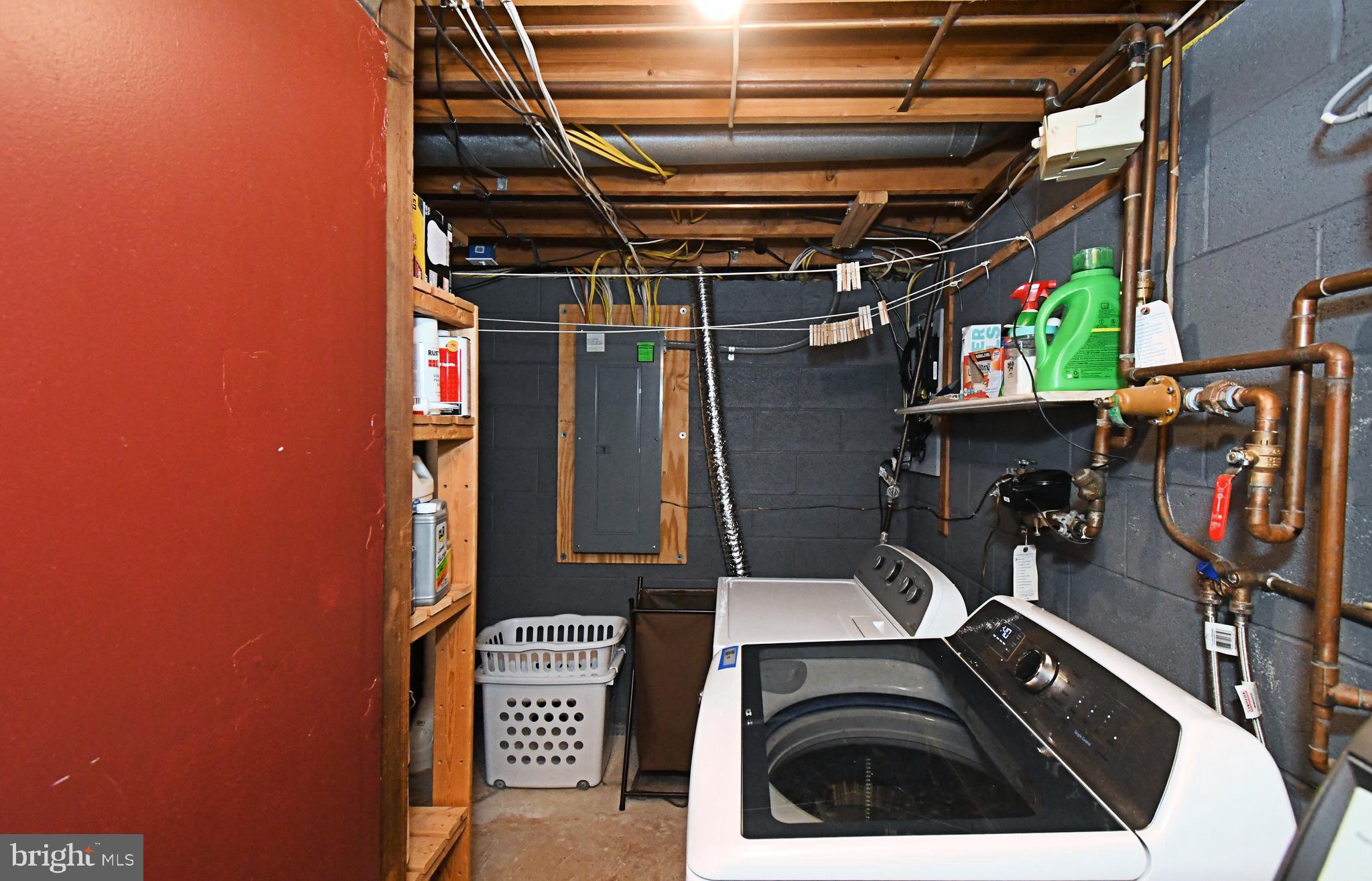 VILLAGE BROOK ESTS - Residential