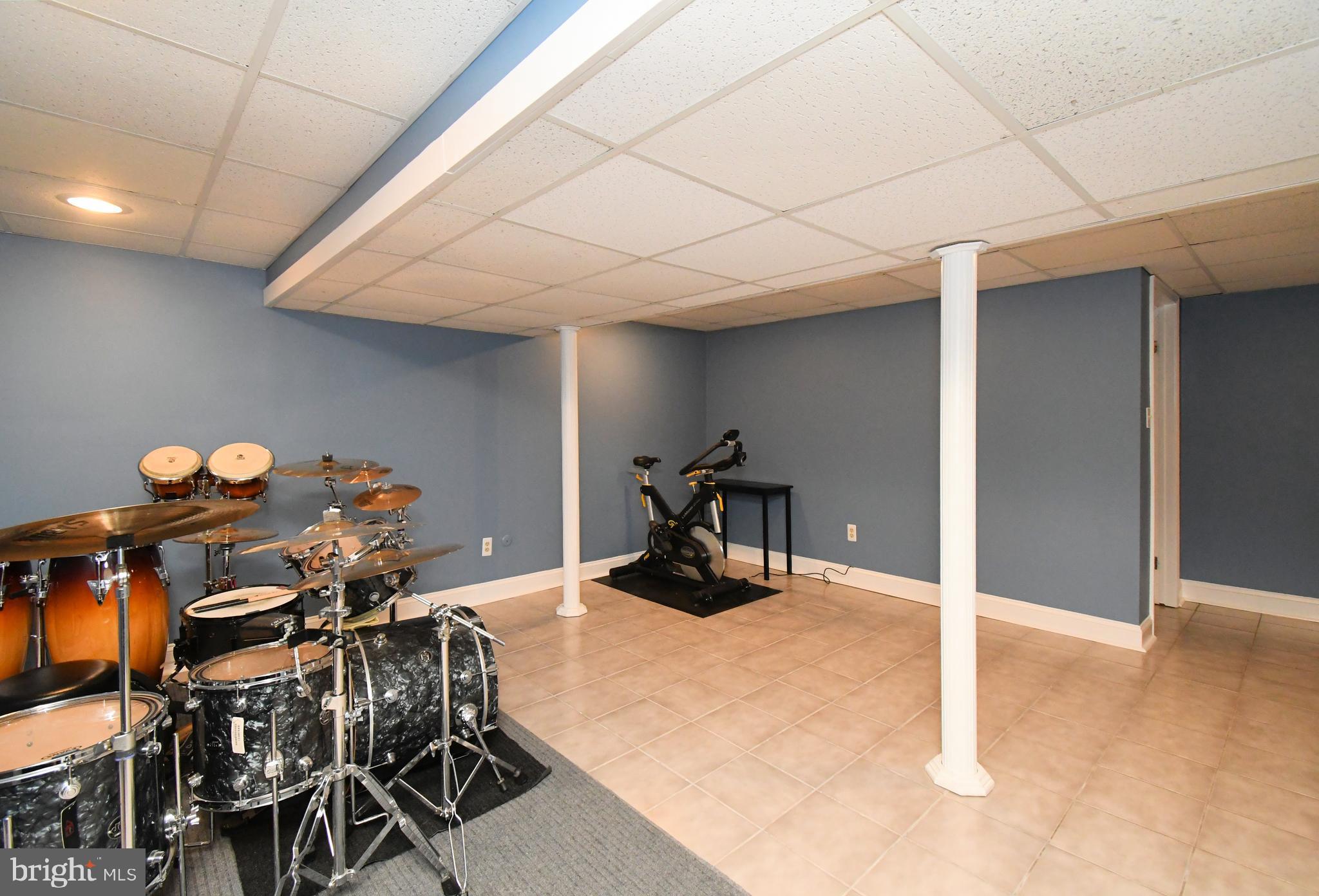 VILLAGE BROOK ESTS - Residential