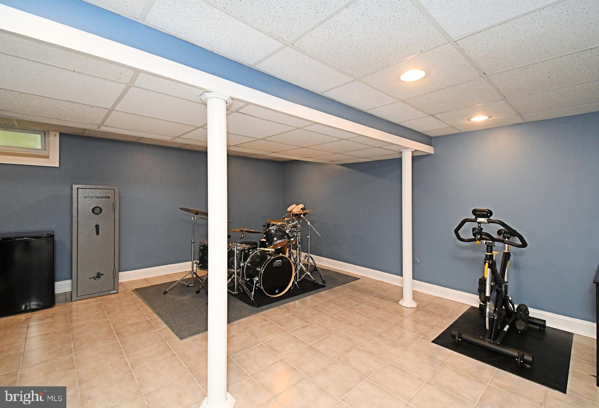 VILLAGE BROOK ESTS - Residential