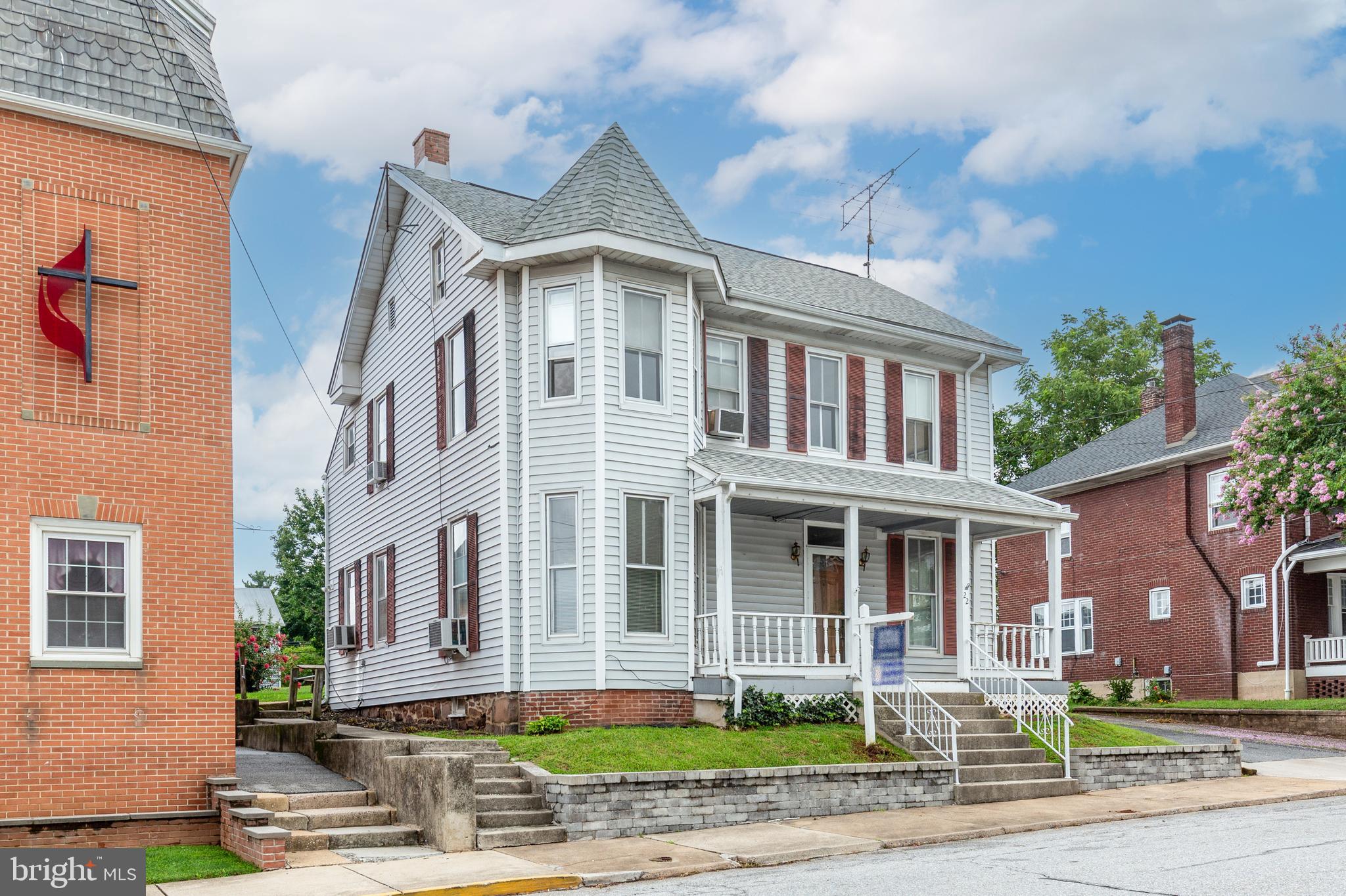 22 MIDDLE STREET
