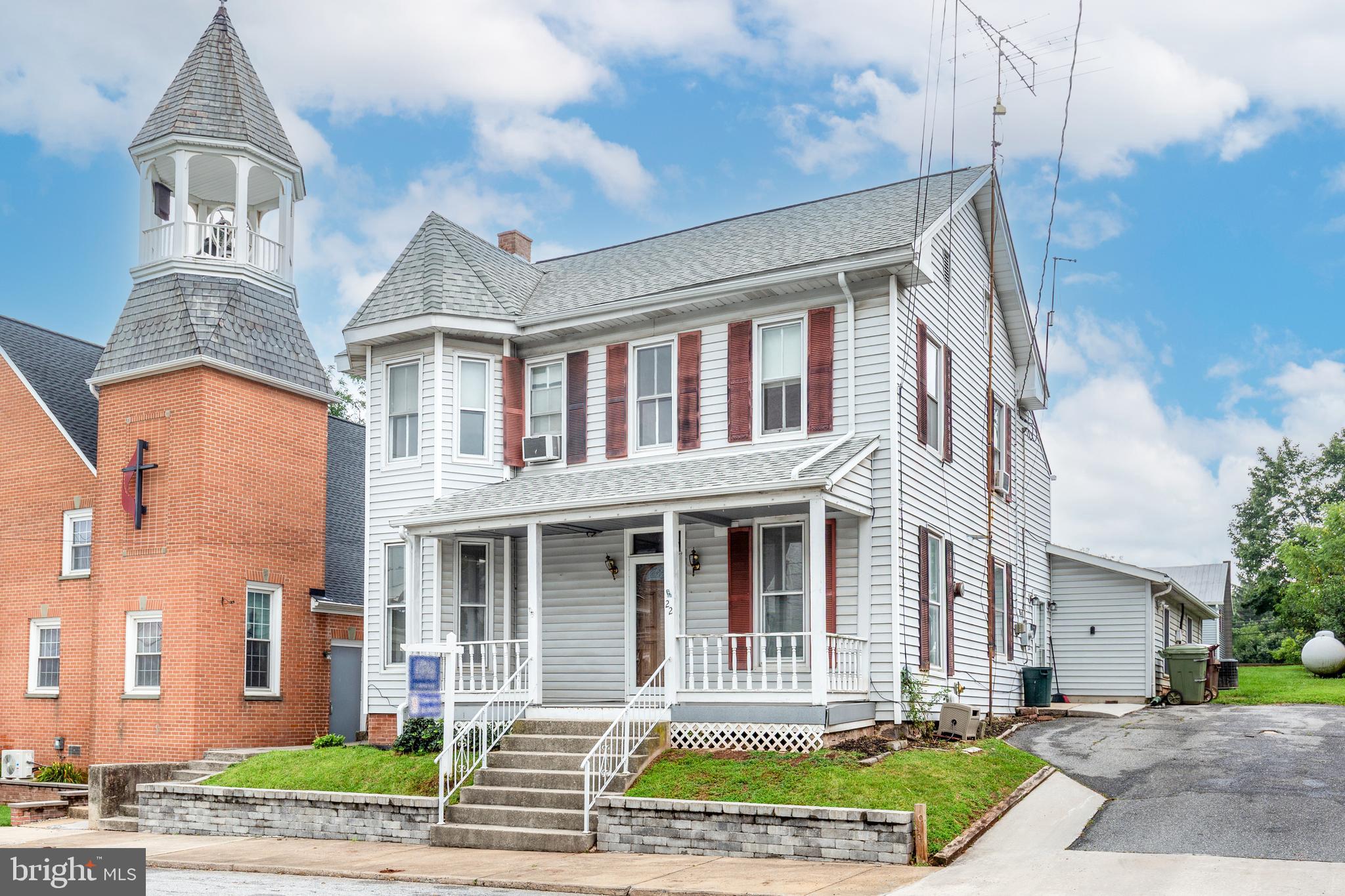 22 MIDDLE STREET