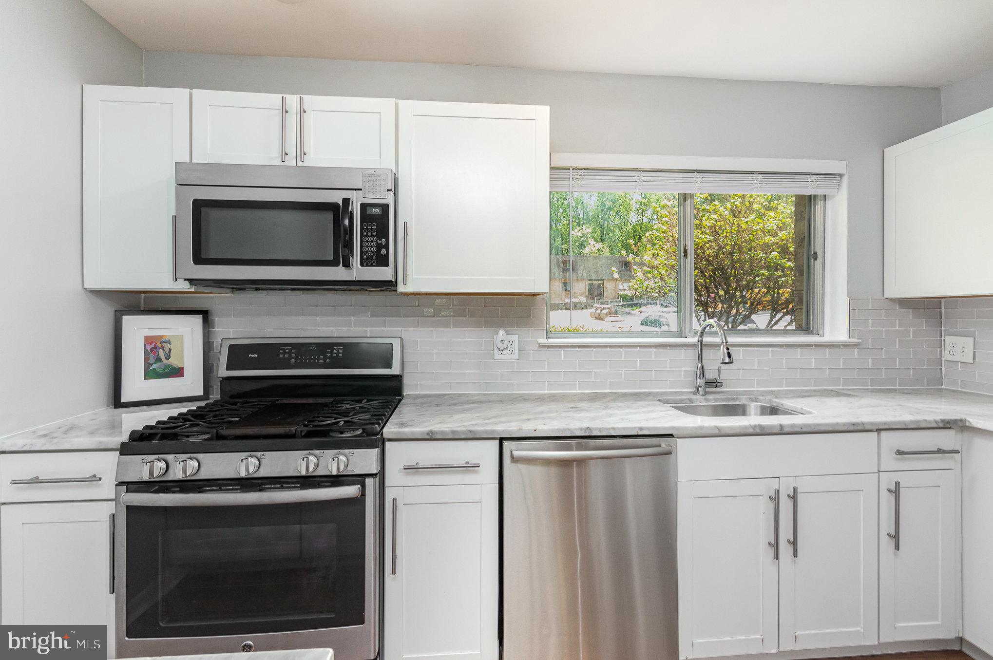 VANTAGE HILL - Residential