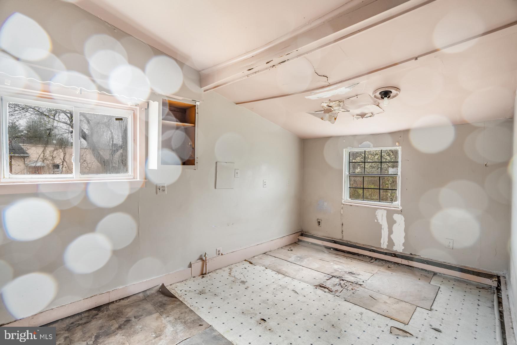 613-615 S NEW YORK ROAD