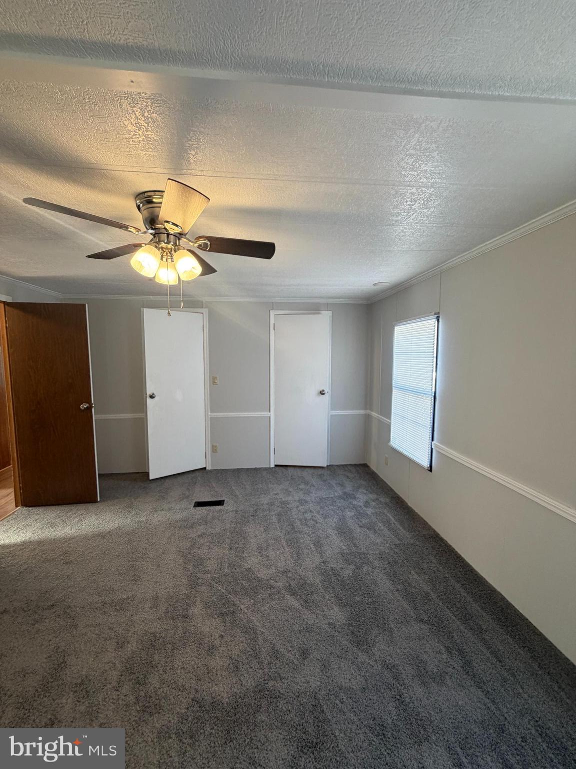 HOLLY VILLAGE MOBILE - Residential