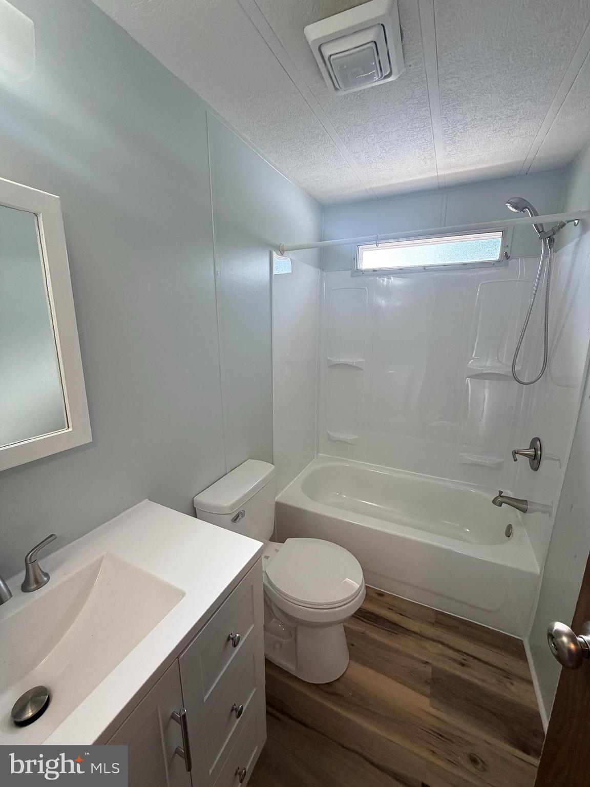 HOLLY VILLAGE MOBILE - Residential