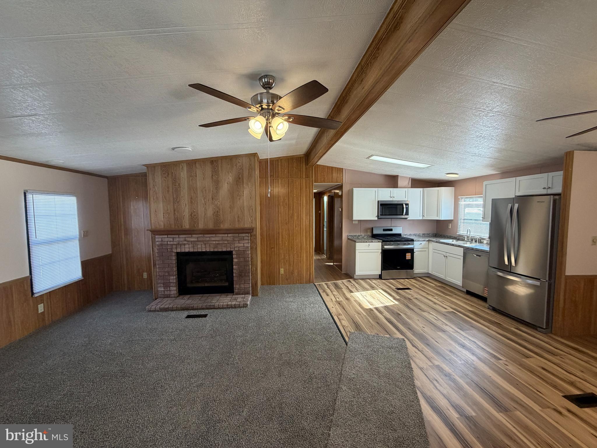 HOLLY VILLAGE MOBILE - Residential