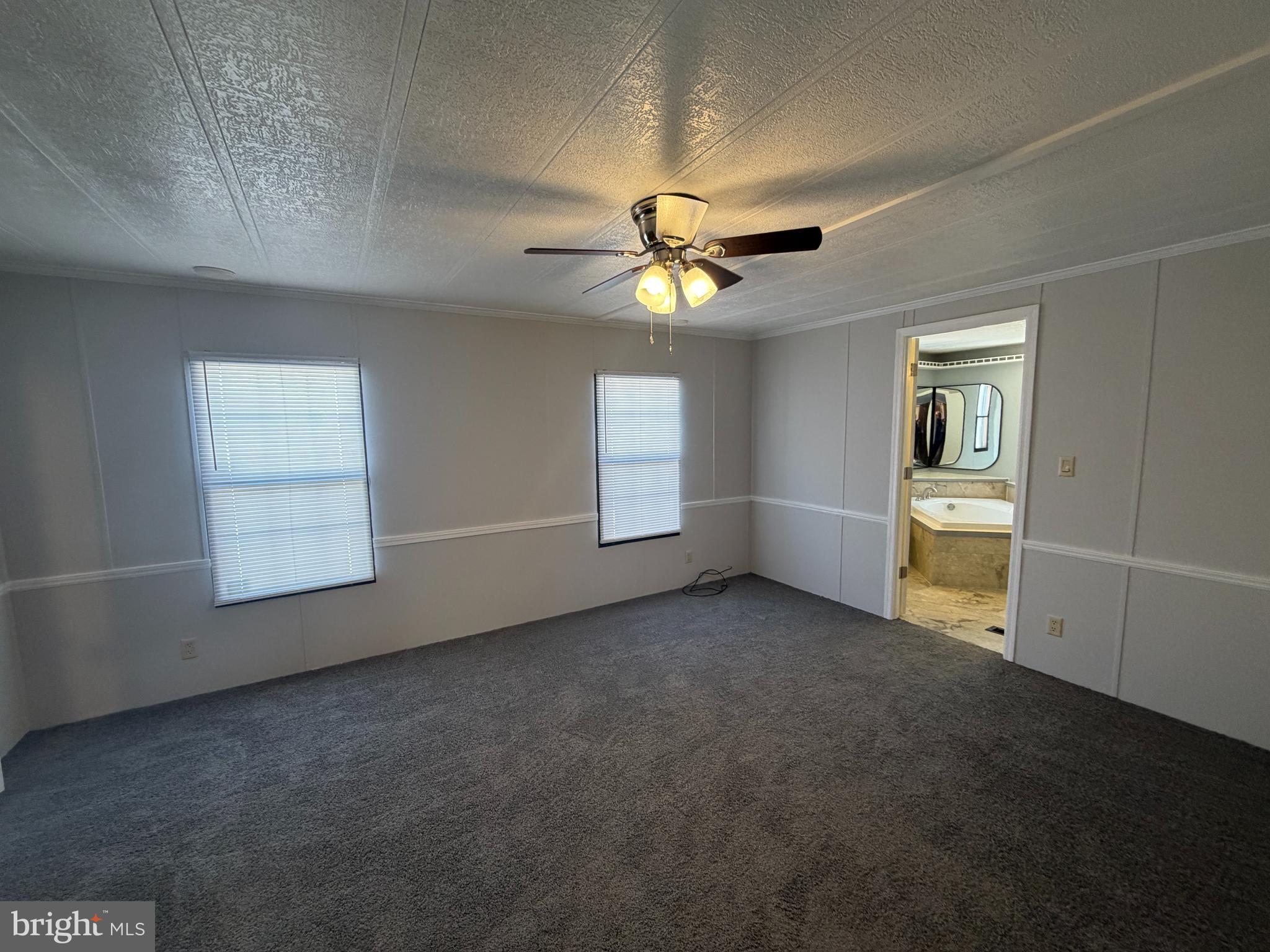 HOLLY VILLAGE MOBILE - Residential