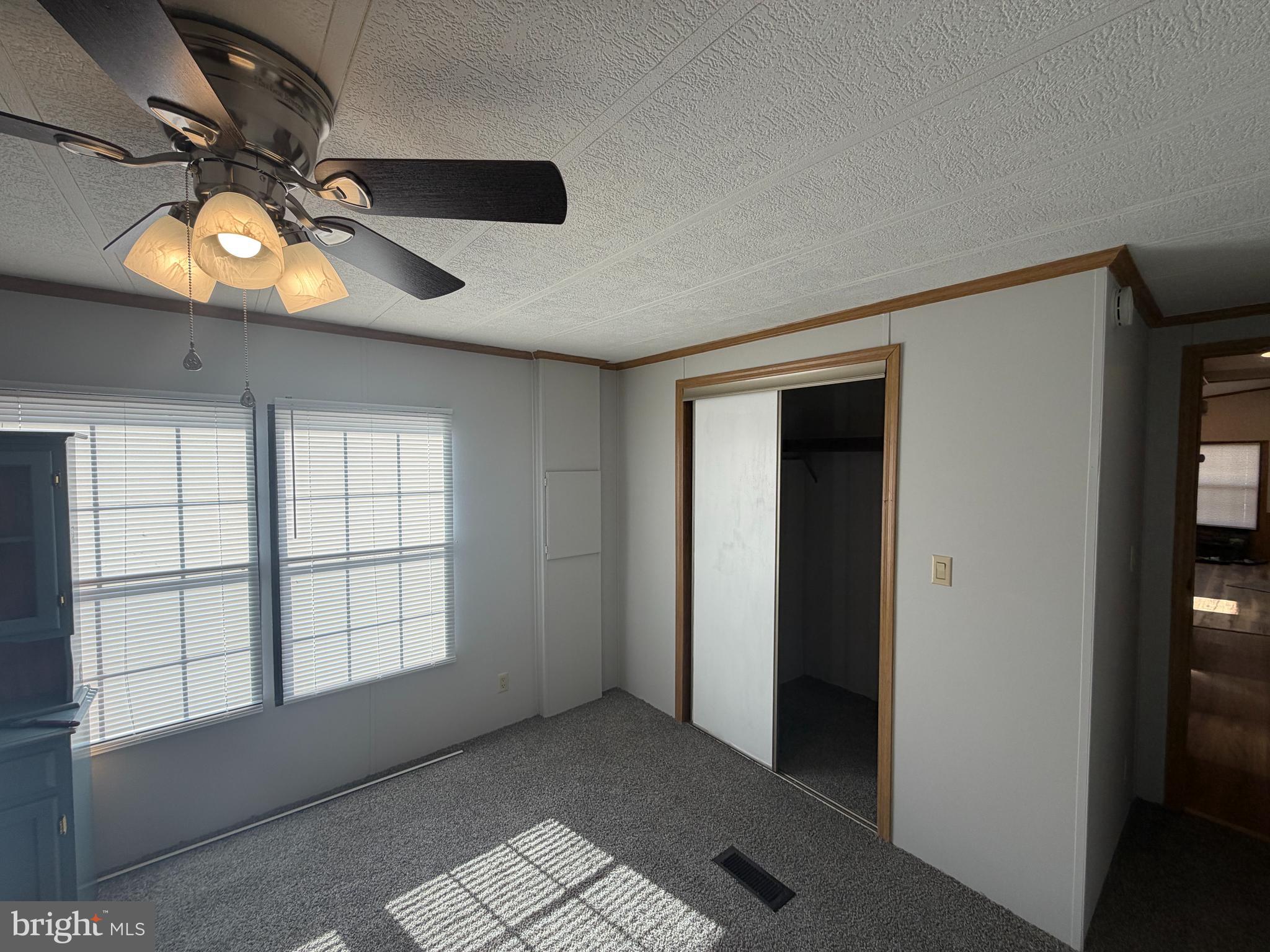 HOLLY VILLAGE MOBILE - Residential