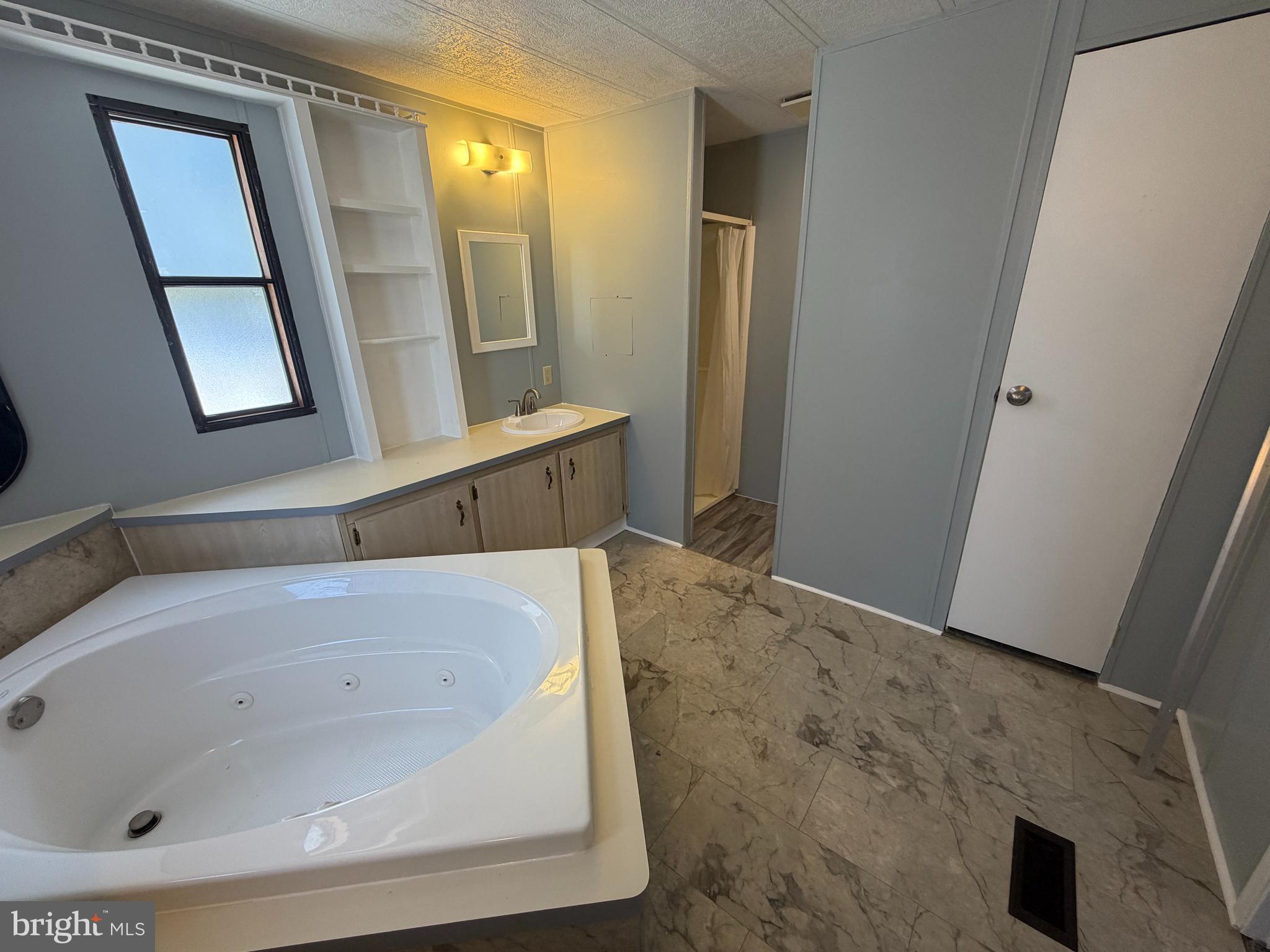 HOLLY VILLAGE MOBILE - Residential