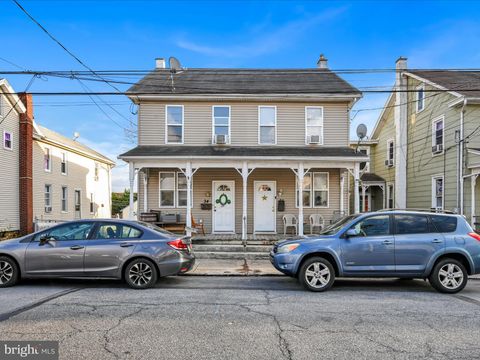 Photo of 36 W Hummelstown Street, ELIZABETHTOWN, PA 17022 (MLS # PALA2061428)