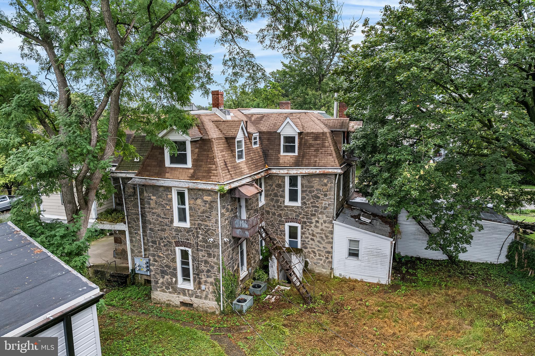 EAST OAK LANE - Residential Income