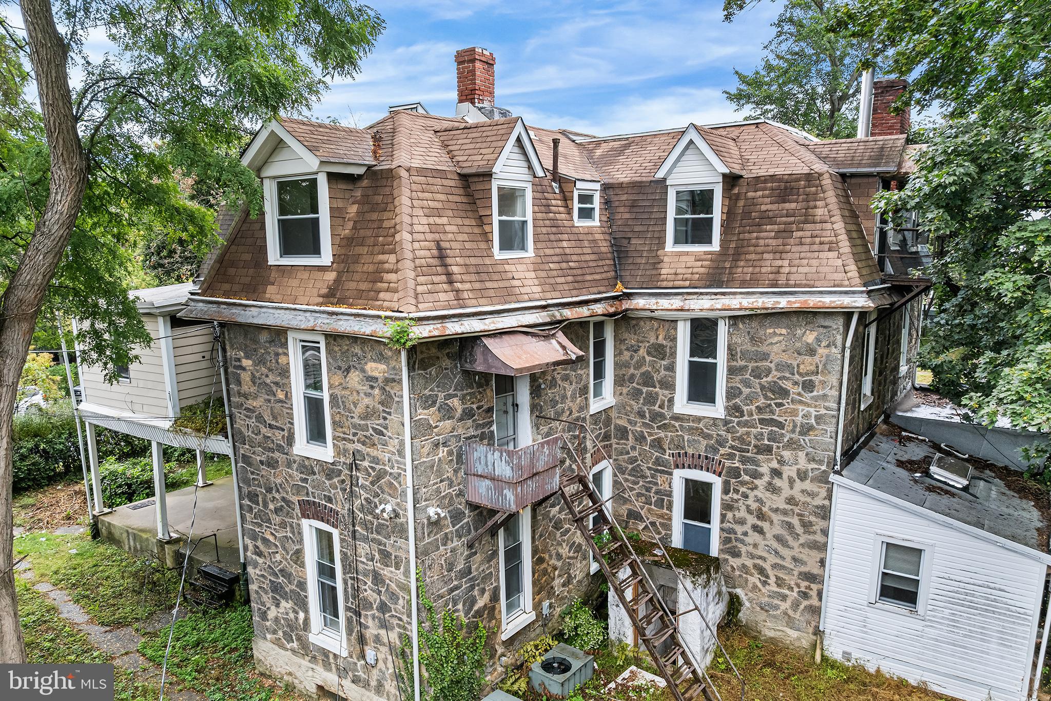 EAST OAK LANE - Residential Income