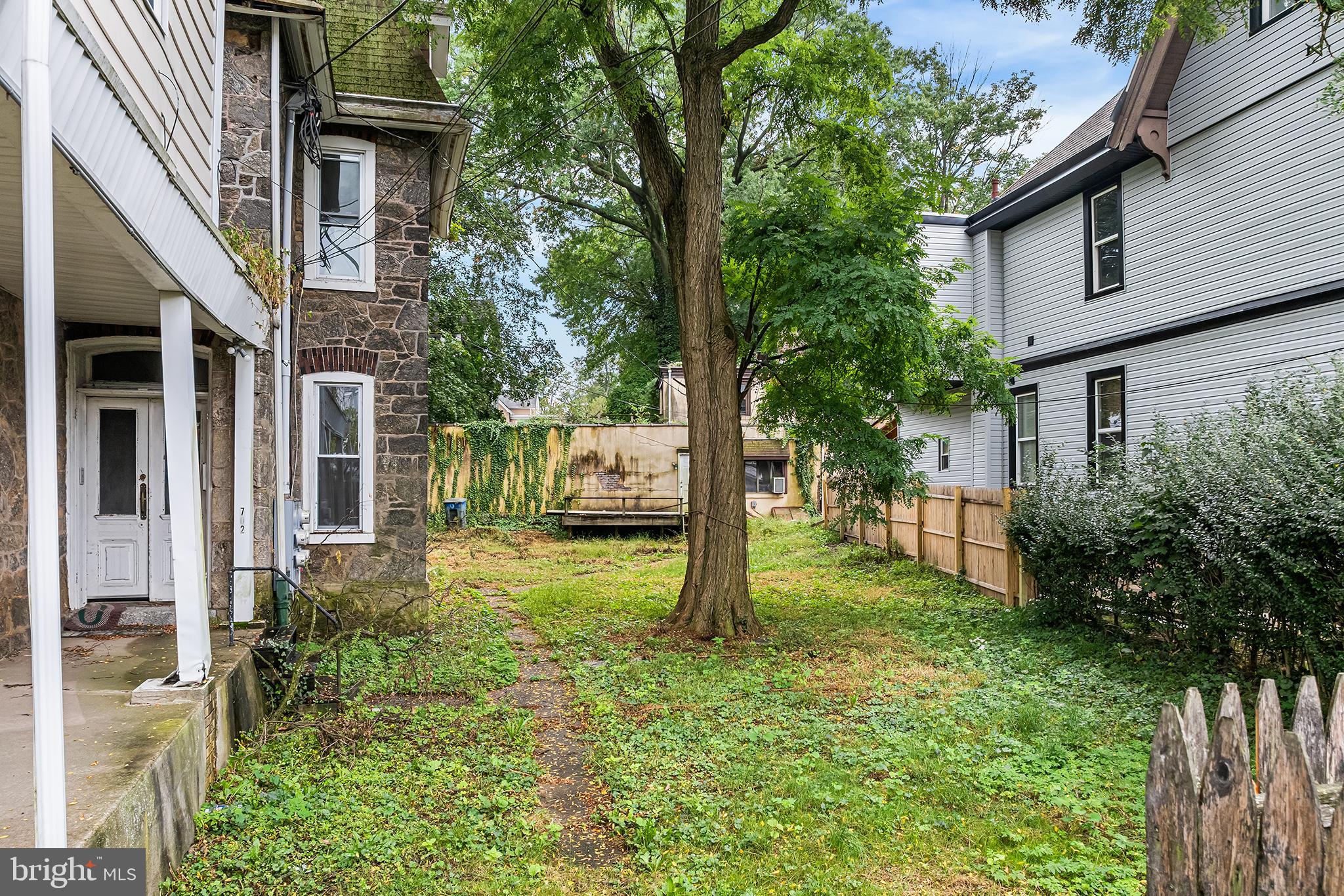 EAST OAK LANE - Residential Income