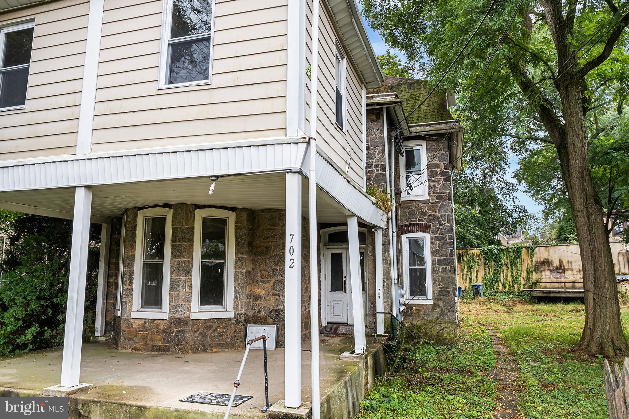 EAST OAK LANE - Residential Income