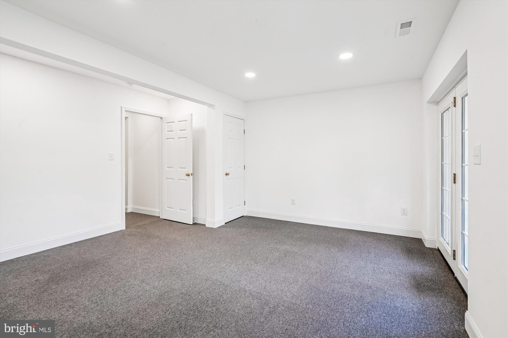 LEEDS SQUARE - Residential