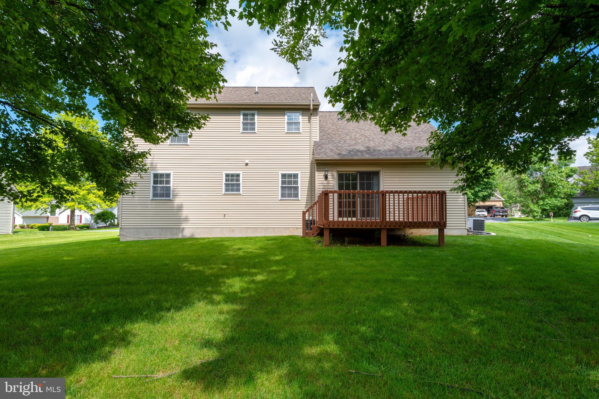 40 OAK KNOLL CIRCLE