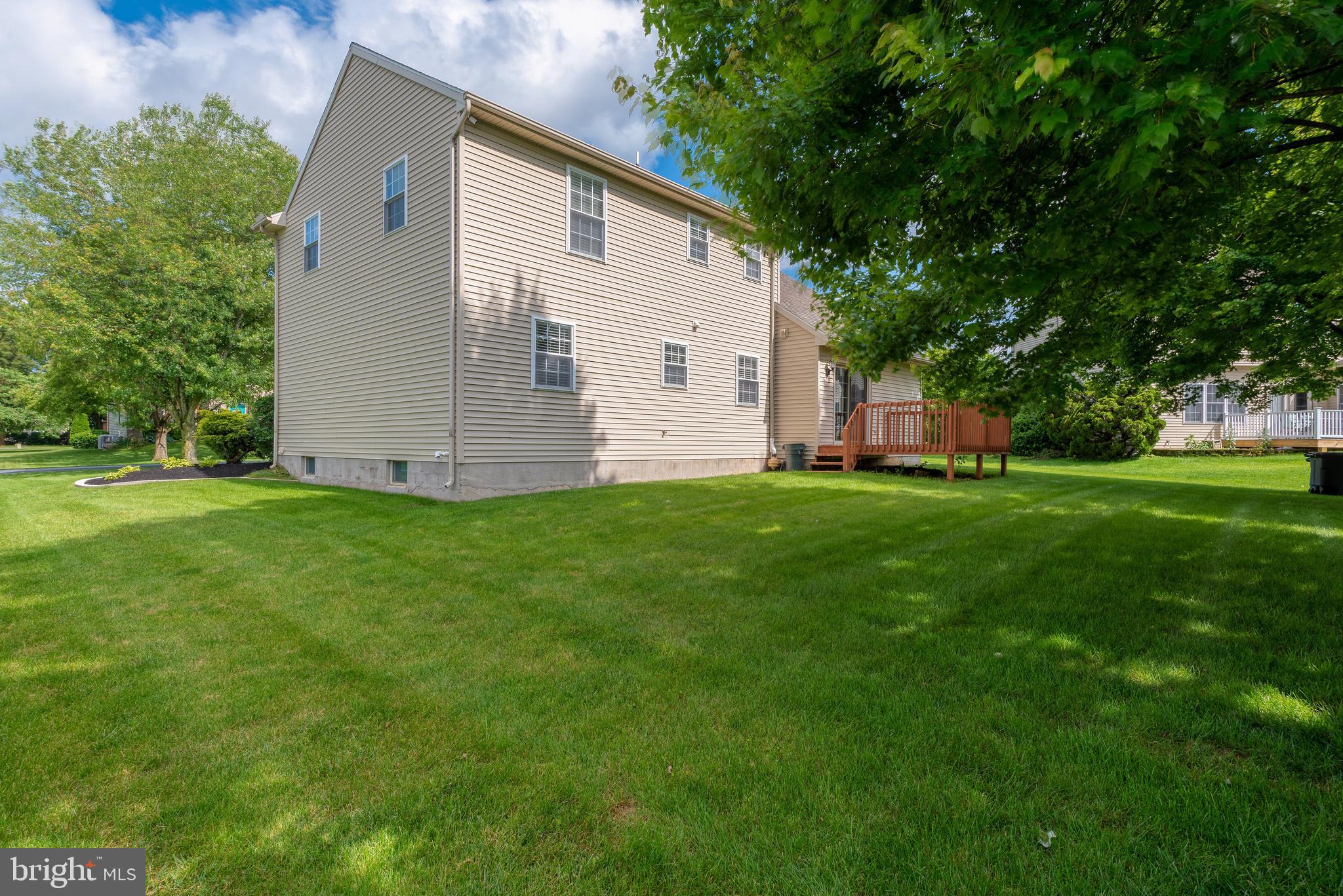 40 OAK KNOLL CIRCLE