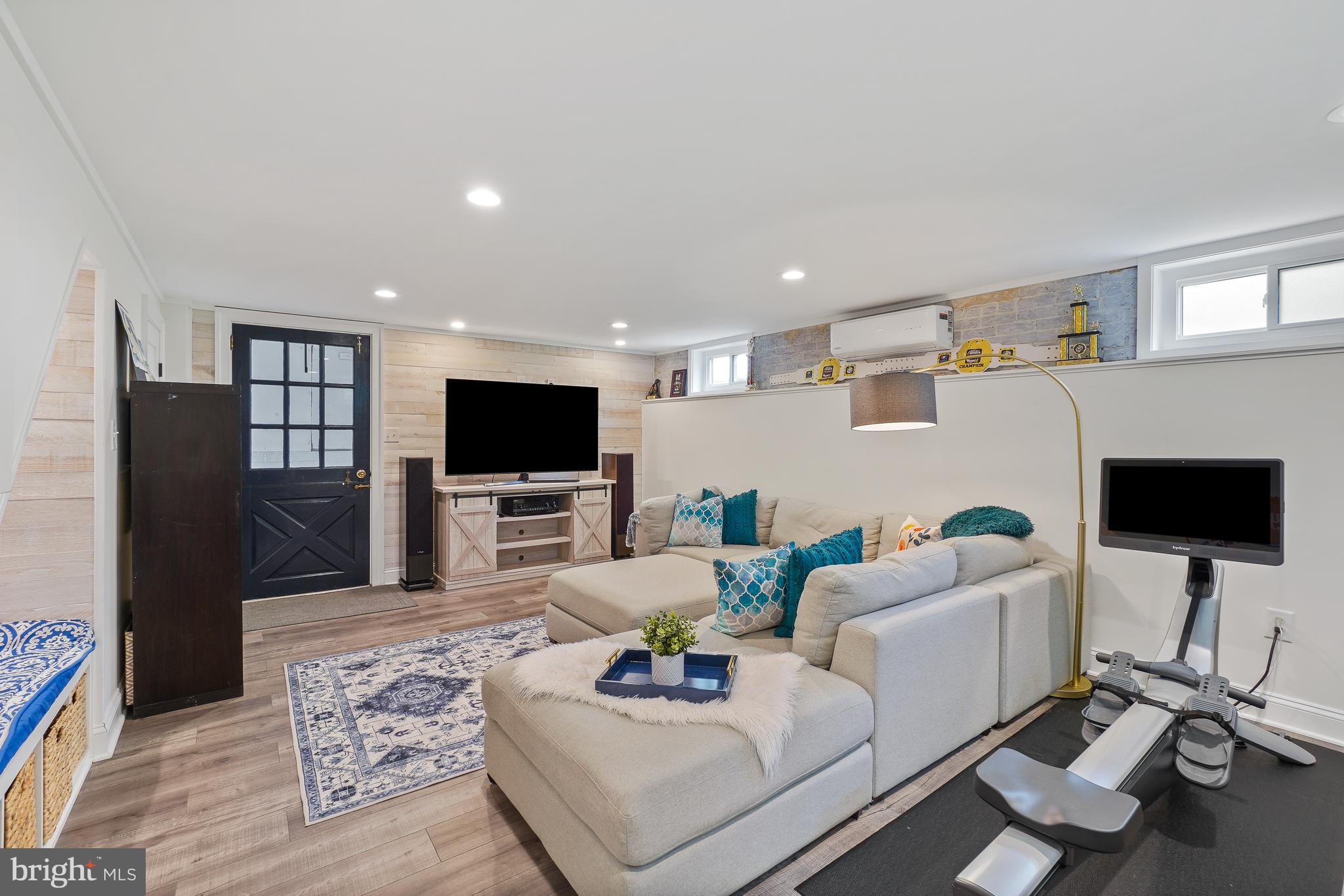 OLDE SEVERNA PARK - Residential