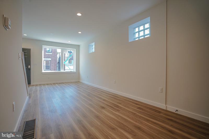 POINT BREEZE - Residential