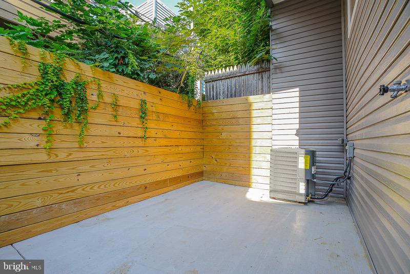 POINT BREEZE - Residential