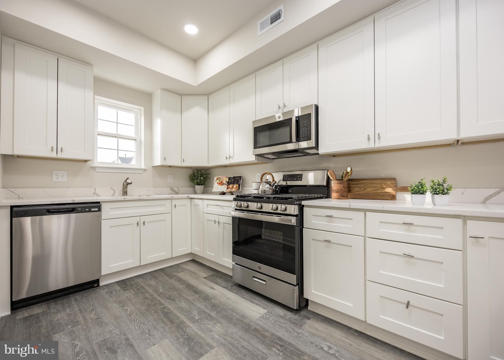 MCMULLEN SQUARE - Residential