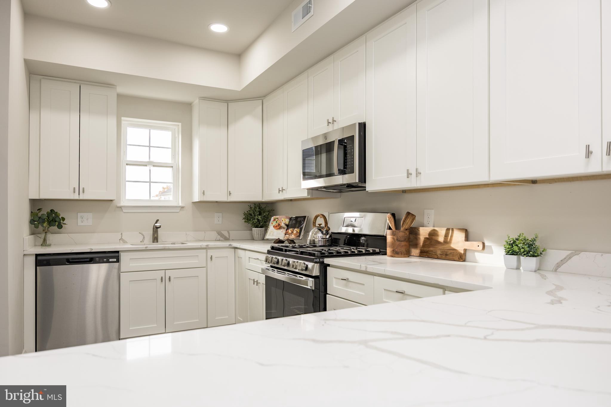 MCMULLEN SQUARE - Residential