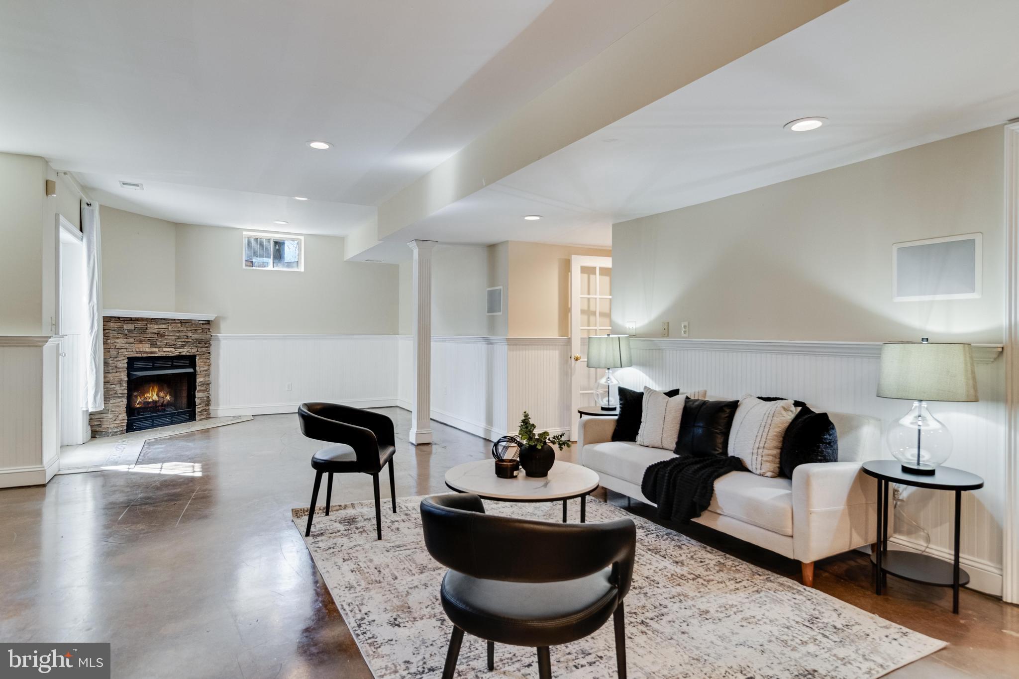 TALL OAKS - Residential