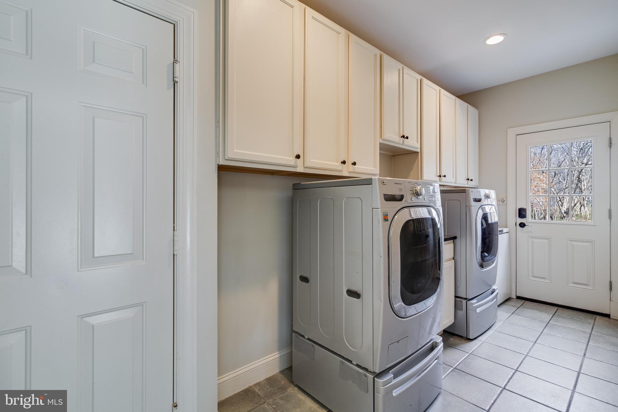 TALL OAKS - Residential