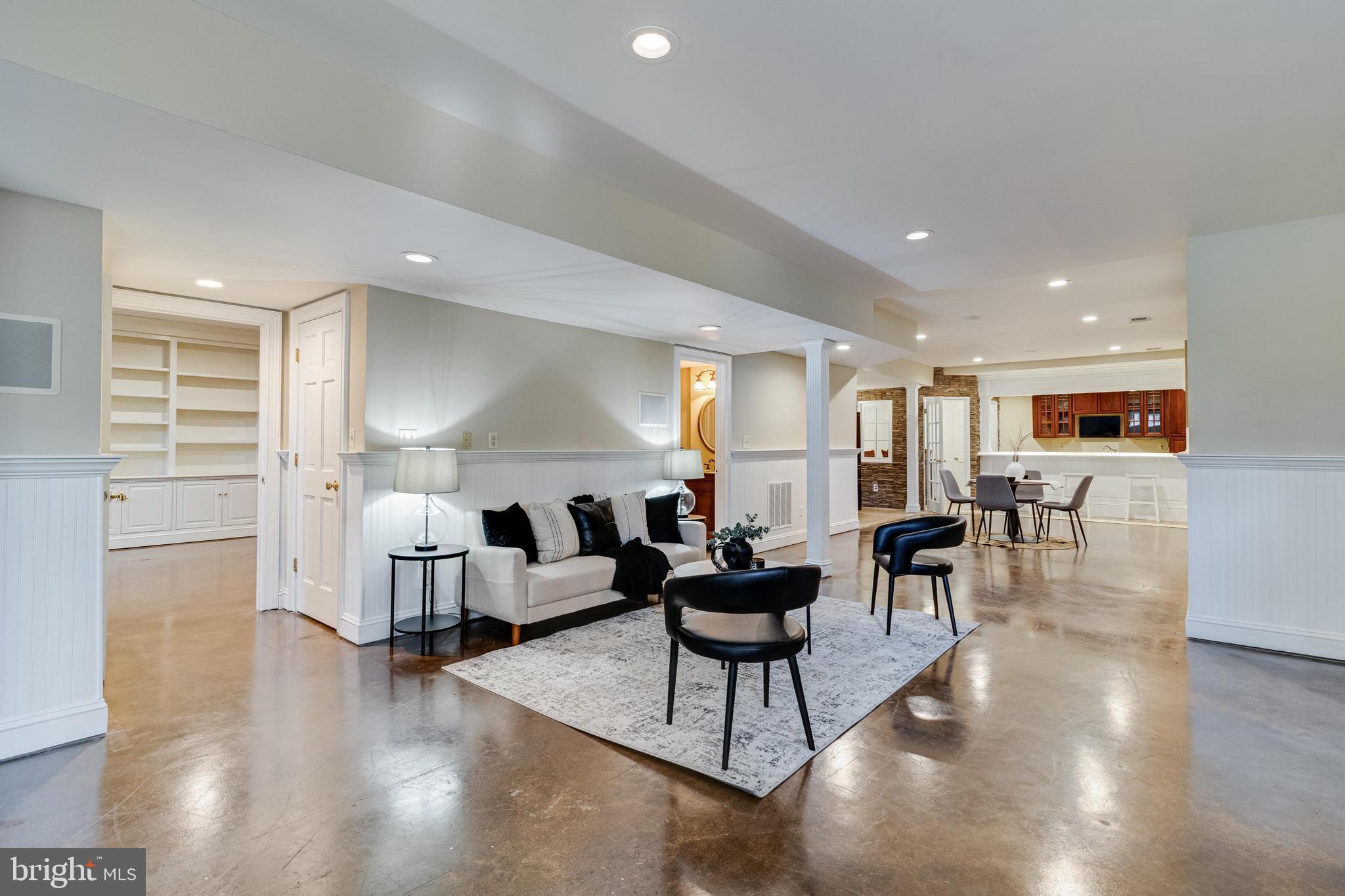 TALL OAKS - Residential