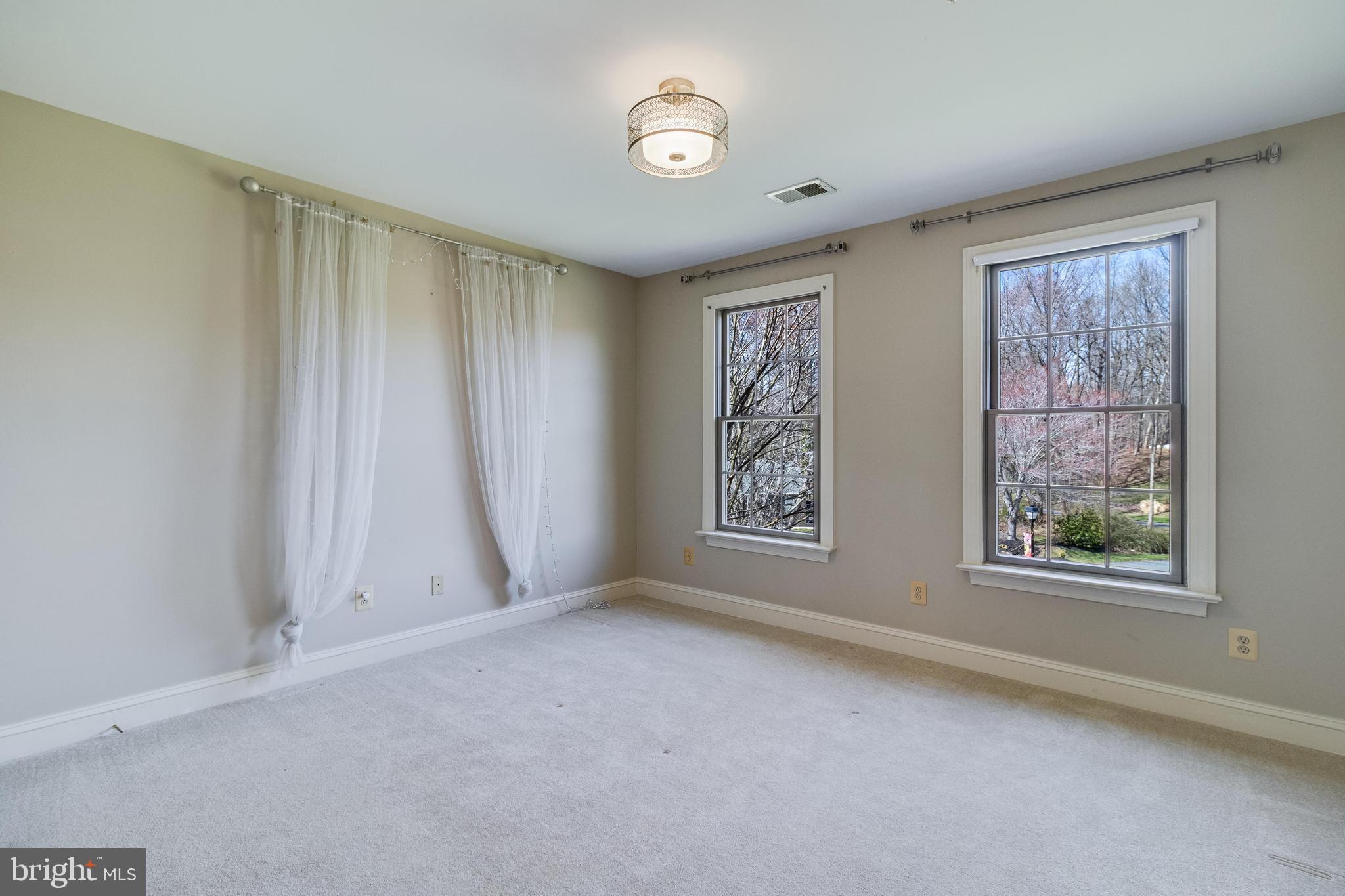 TALL OAKS - Residential