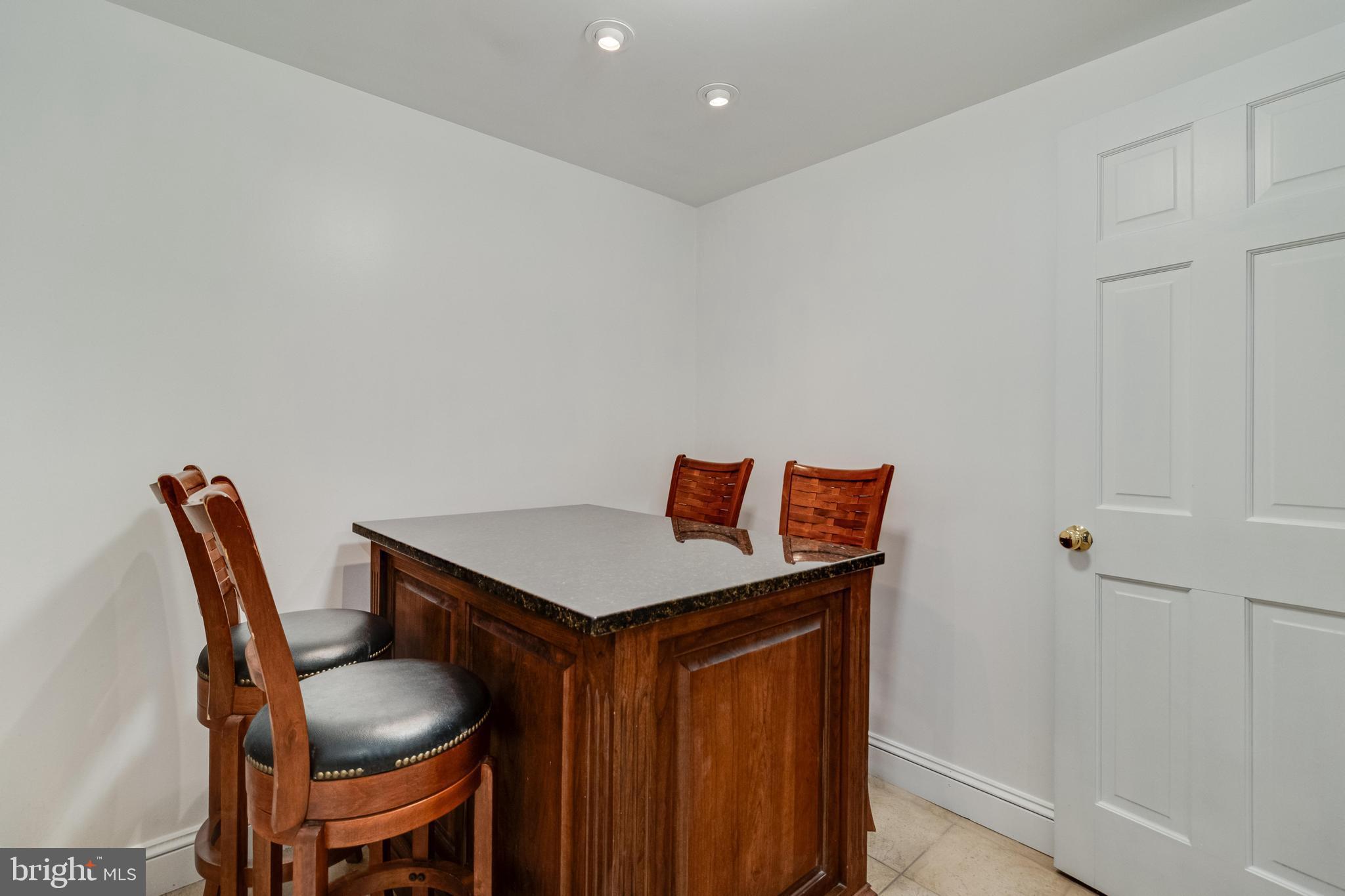 TALL OAKS - Residential