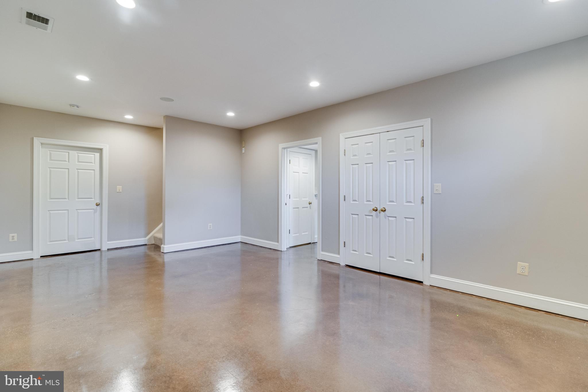 TALL OAKS - Residential