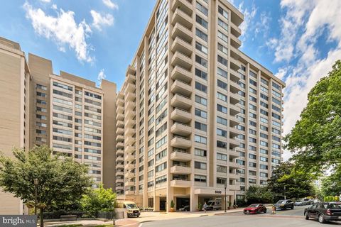 Photo of 5500 FRIENDSHIP BLVD #1727N, CHEVY CHASE, MD 20815 (MLS # MDMC2078046)