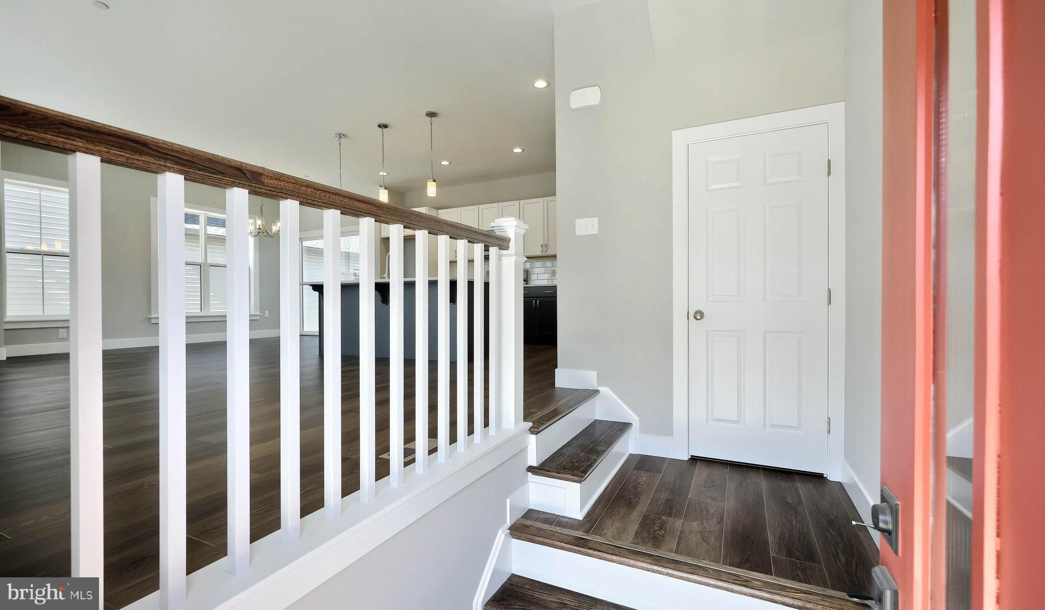 MADISON COURT - Residential