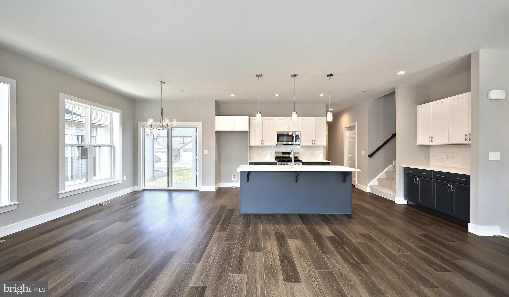 MADISON COURT - Residential