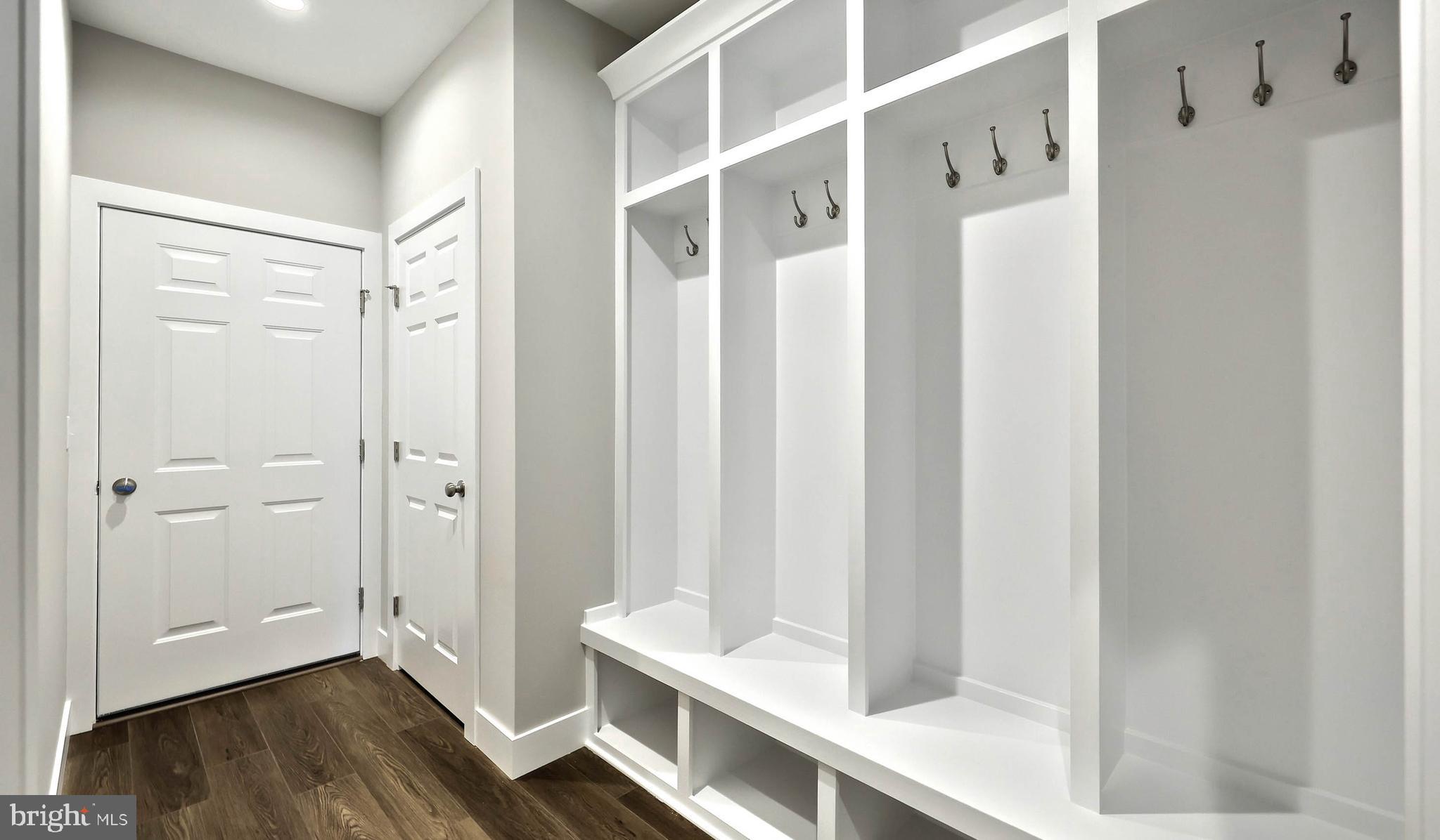 MADISON COURT - Residential