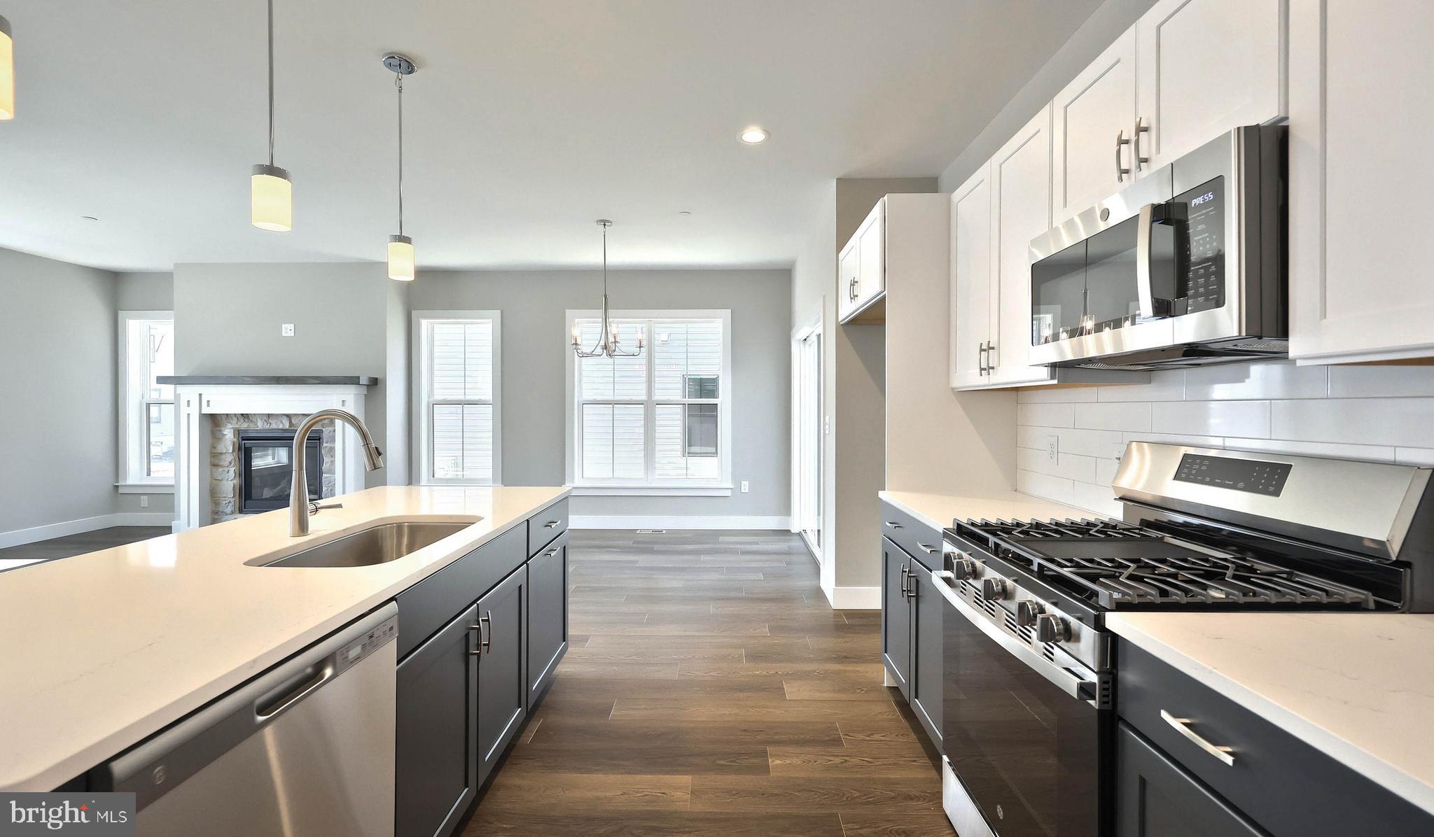 MADISON COURT - Residential