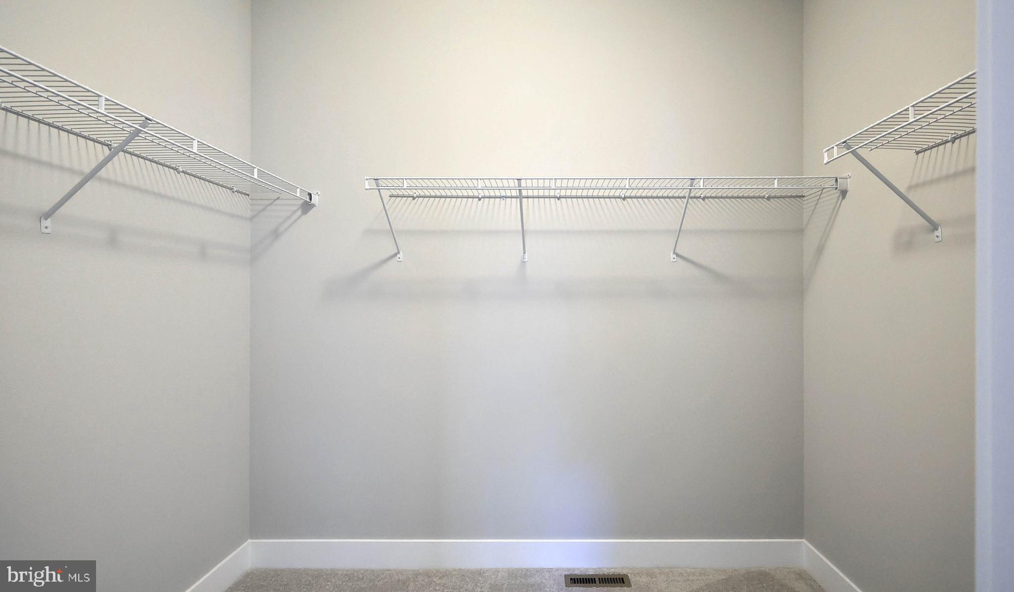 MADISON COURT - Residential