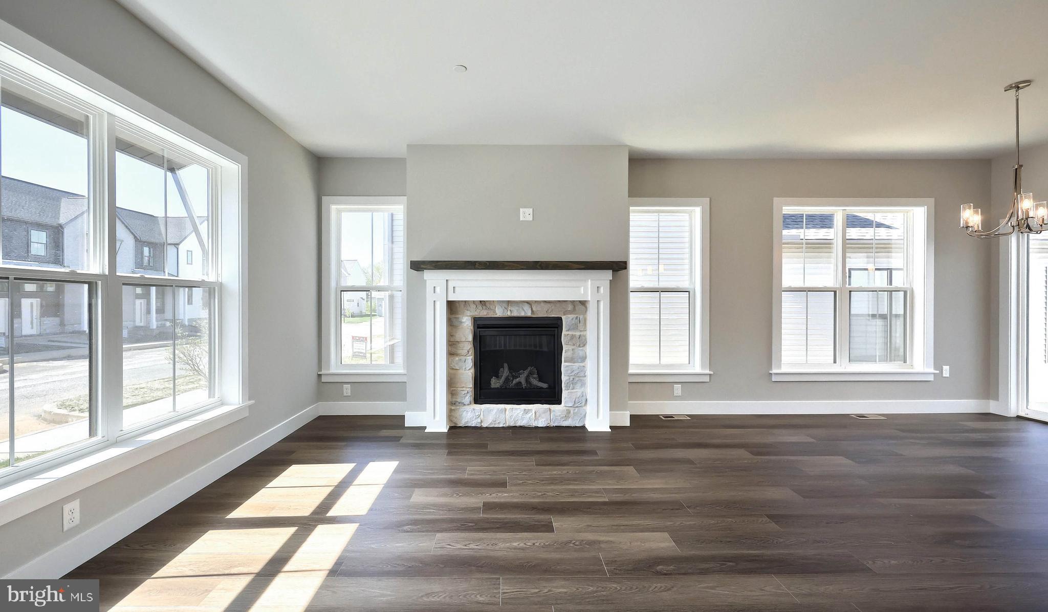 MADISON COURT - Residential