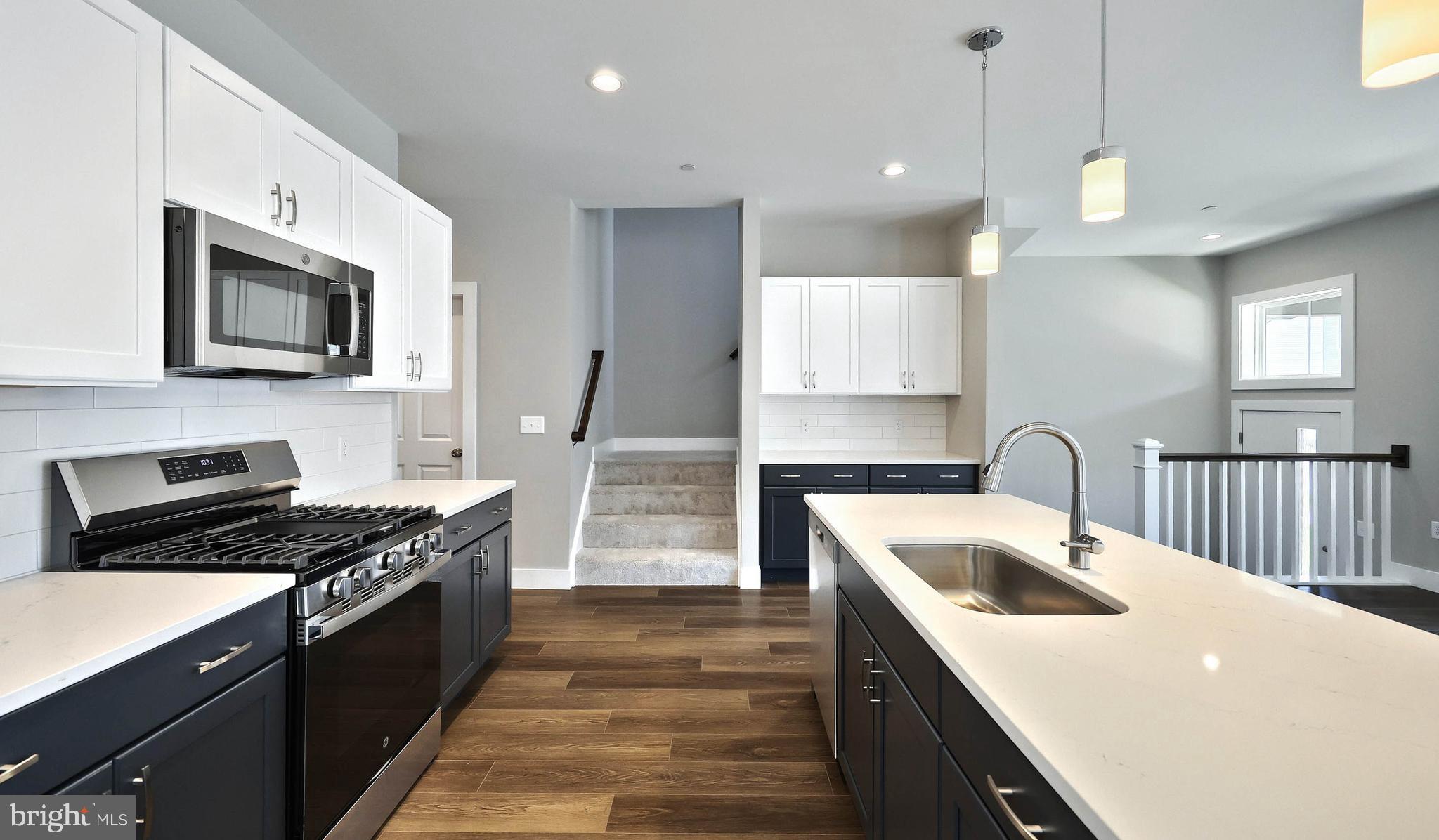 MADISON COURT - Residential