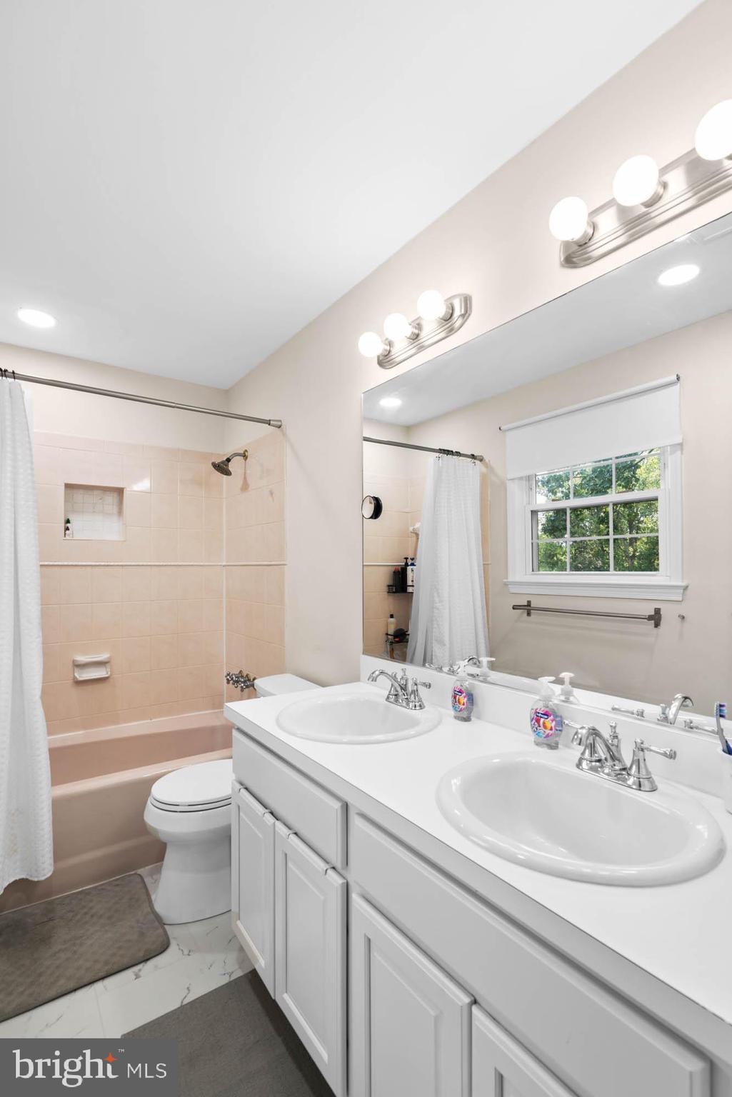 WOODACRES - Residential Lease