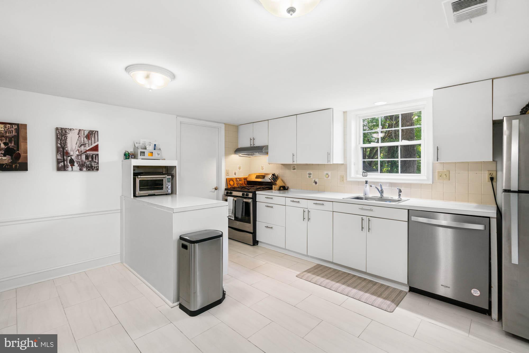 WOODACRES - Residential Lease