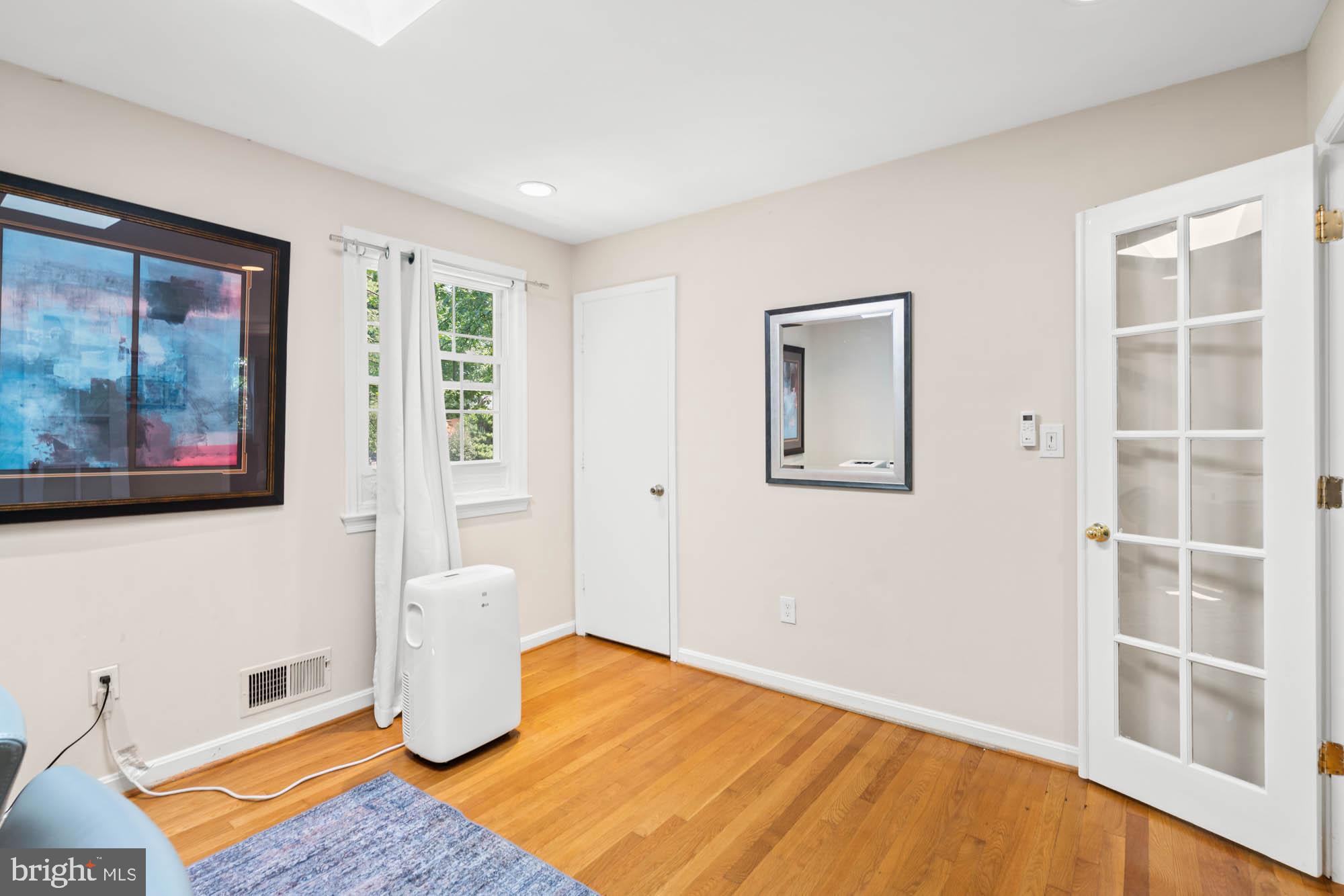 WOODACRES - Residential Lease